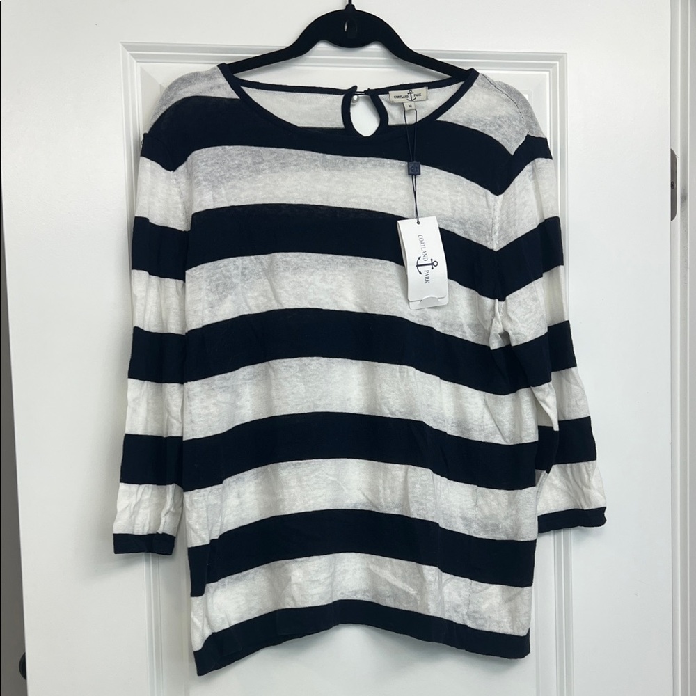 BNWT 🤍Navy and White Striped Women's Top